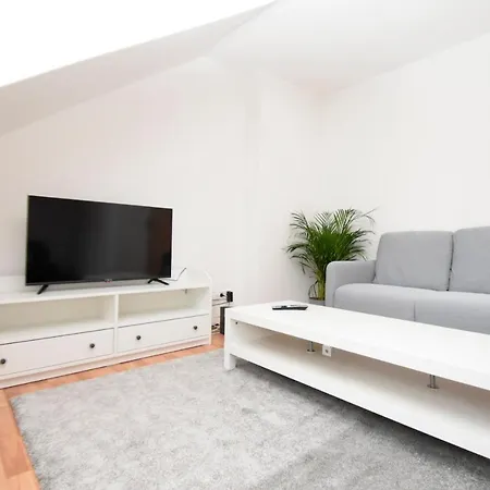 Apartment Air 6